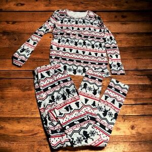 ❄️LIKE NEW Festive Pajamas - Black, White and Red